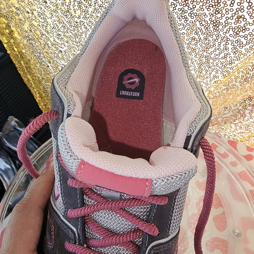 J New w/ o tags Rose pink Nike hiking ndestrukt grey sz 5Y - Picture 3 of 10